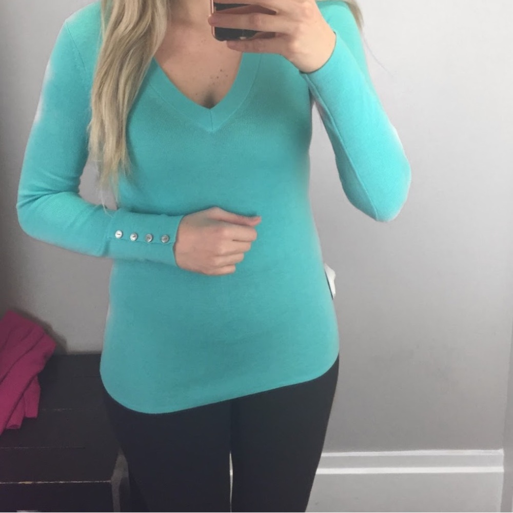 Banana Republic Brand New with tags Turquoise V-Neck Merino Wool Sweater - Picture 10 of 10